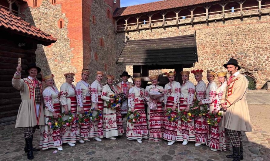 Каля замка на Купалу