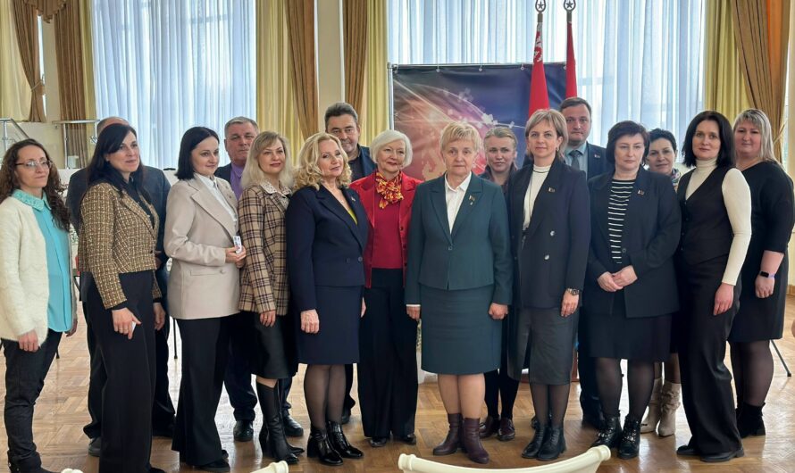 Во Дворце культуры вручили партийные билеты «Белой Руси»