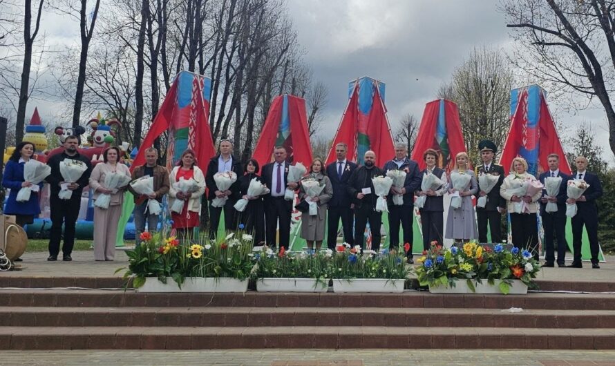 С Первомаем!